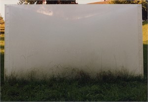 Innerschweizer Skulpturen,Villa Kr&auml;merstein, Kastanienbaum, 1988

Clos lieu, Plexiglas, 3 Seiten je 200 x 300cm