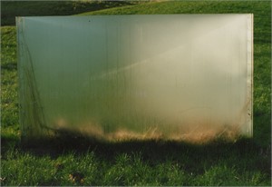Innerschweizer Skulpturen,Villa Kr&auml;merstein, Kastanienbaum, 1988

Clos lieu, Plexiglas, 3 Seiten je 200 x 300cm