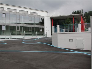 Schulhaus Schachen, 2004

Platzgestaltung, Markierfarbe auf Asphalt